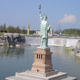 Illustration for article titled Bizarre Replicas of the Statue of Liberty and the Eiffel Tower